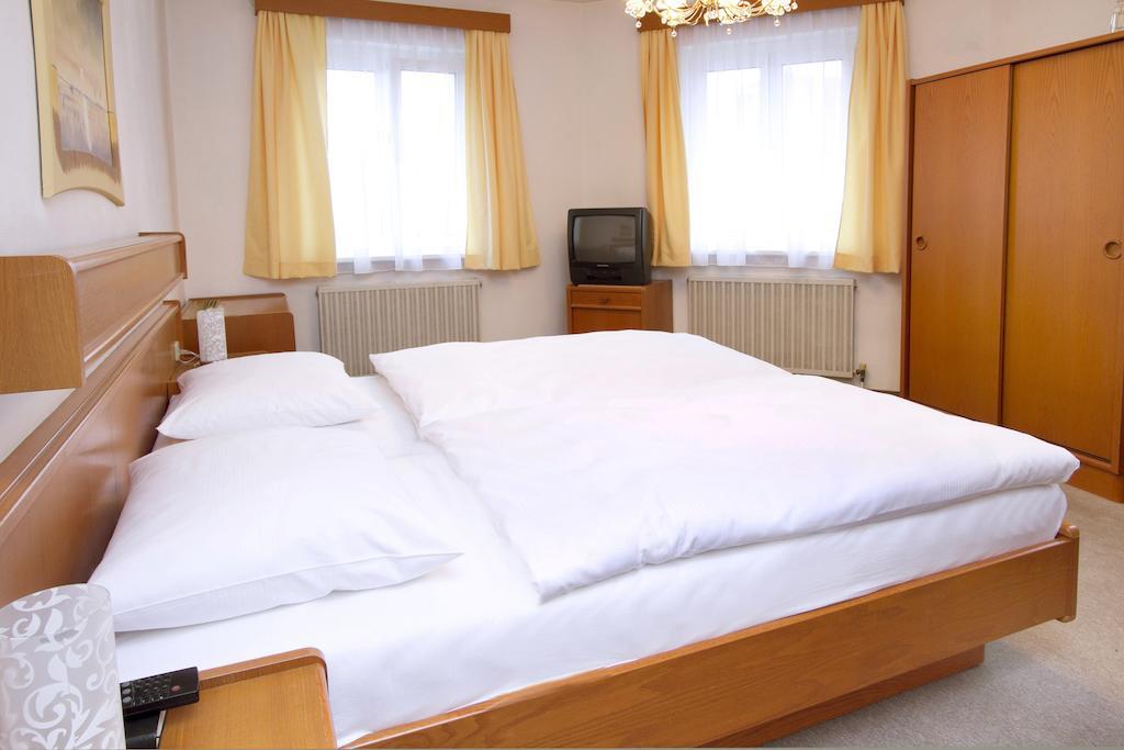 Hotel Zur Sonne Korneuburg Room photo